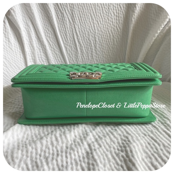 NEW 100% AUTHENTIC BOY CHANEL MEDIUM HANDBAG IN GREEN - Picture 5 of 8